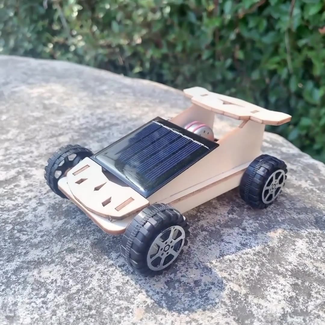 Assembled DIY Solar Car Model – Wooden Science Kit for Children with Solar Panel and Motor