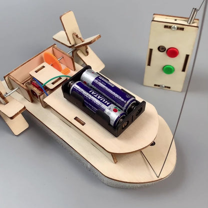 Kid-friendly DIY paddle steamer construction kit.