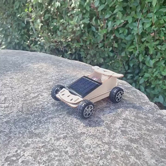 DIY Wooden Solar Car Kit with Educational Benefits – STEM Toy for Kids Age 5+ Powered by Solar Energy