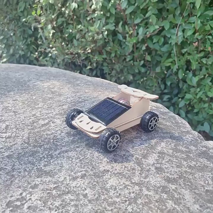DIY Wooden Solar Car Kit with Educational Benefits – STEM Toy for Kids Age 5+ Powered by Solar Energy
